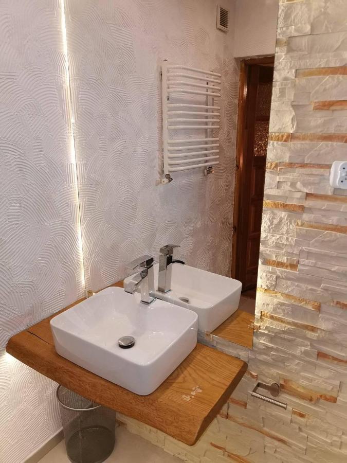 Wynajem Pokoi Guest House ชาร์นนี ดูนาเยส ภายนอก รูปภาพ